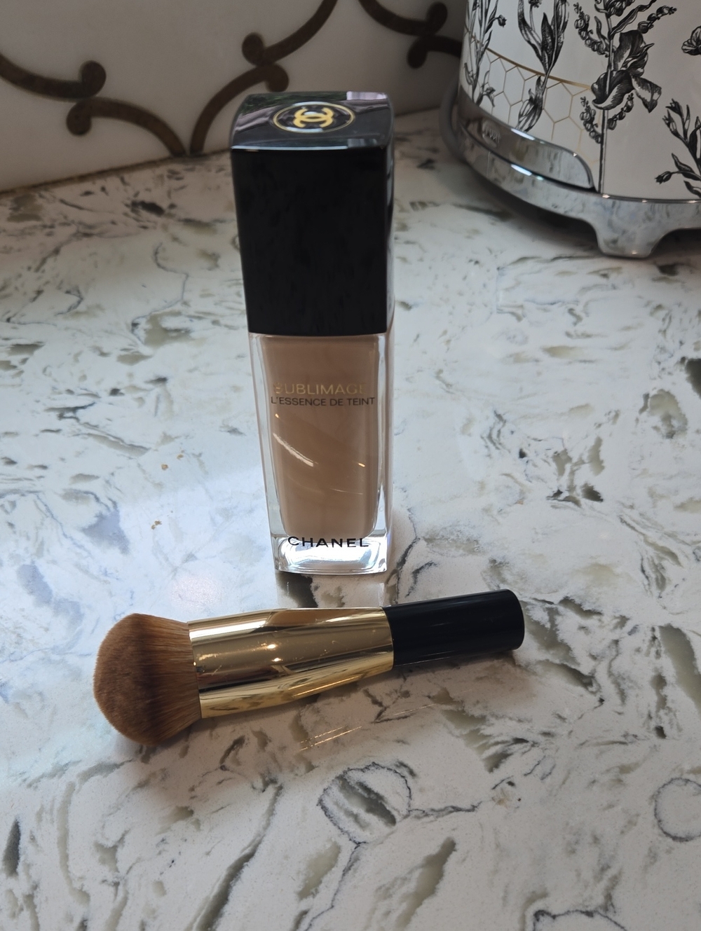 Chanel Sublimage L'Essence de Teint B20 - Gold Packaging - Picture 4 of 8